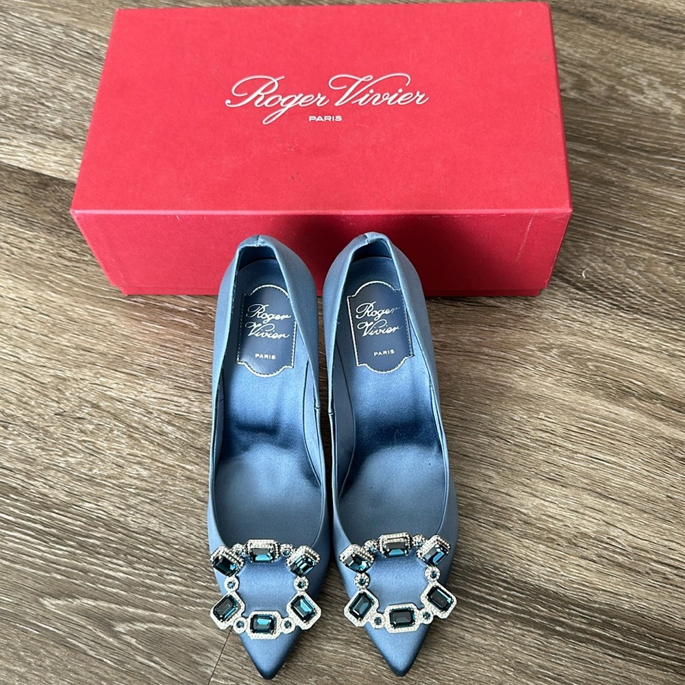 Authentic Roger Vivier Satin Real Crown Jeweled Pumps Heels Baby Blue 6 36
